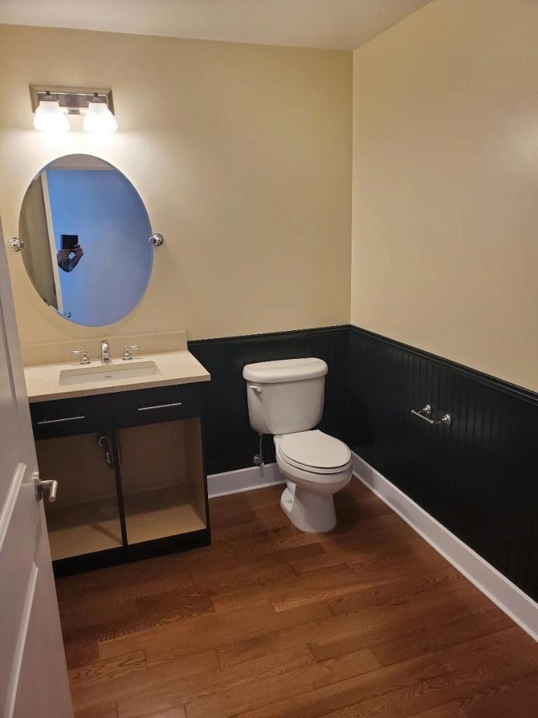 Bathroom with cream walls over charcoal beadboard